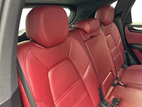 Used 2022 Porsche Cayenne w/ Premium Package AWD/4WD image 39