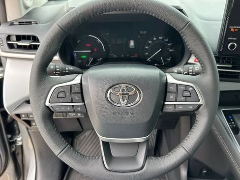 New 2026 Toyota Sienna XLE image 11