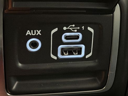 Used 2021 Jeep Wrangler Unlimited Sahara w/ Cold Weather Group AWD/4WD image 31