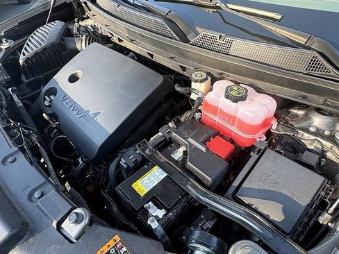 Used 2020 Chevrolet Traverse LT image 28