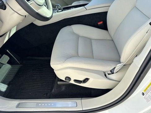New 2025 Volvo XC90 T8 Plus w/ Protection Package Premier image 16