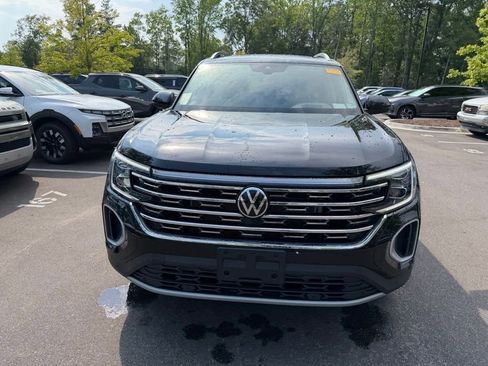 Used 2025 Volkswagen Atlas SEL AWD/4WD image 2
