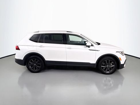 Used 2023 Volkswagen Tiguan SE w/ Panoramic Sunroof Package AWD/4WD image 8