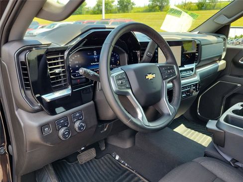 Used 2023 Chevrolet Silverado 1500 LT AWD/4WD image 19