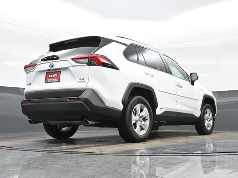 Used 2021 Toyota RAV4 XLE w/ Carpet Mat Package (TMS) image 31