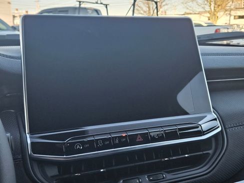 New 2026 Jeep Compass Limited image 18