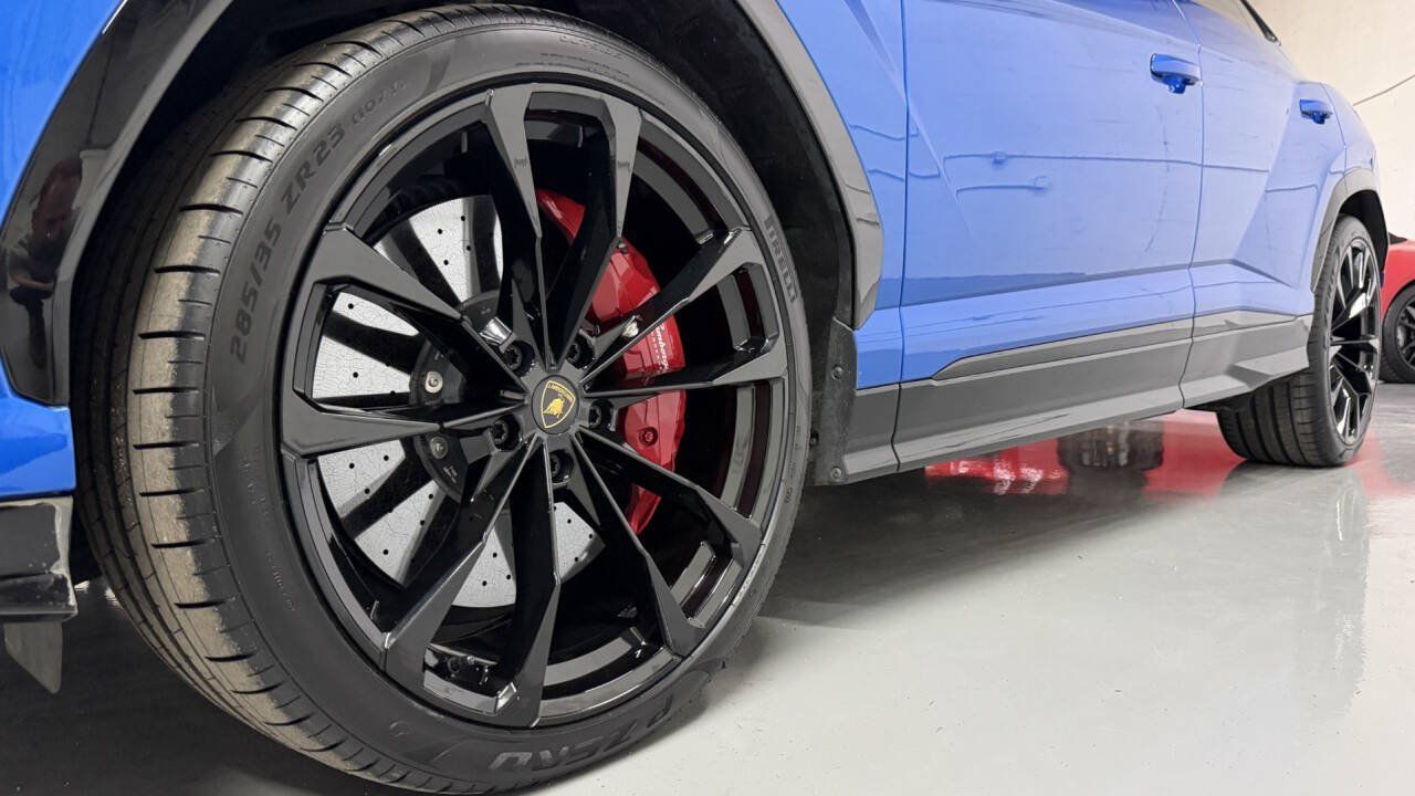 Used 2021 Lamborghini Urus AWD/4WD image 23