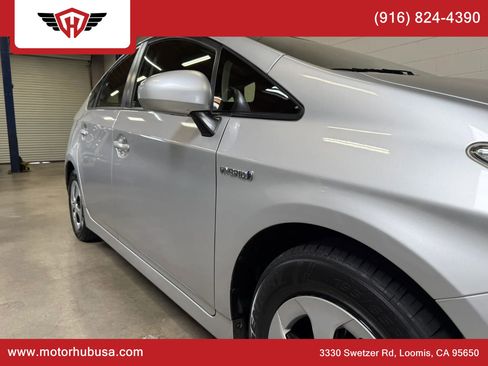 Used 2013 Toyota Prius Four w/ Deluxe Solar Roof Pkg FWD image 10