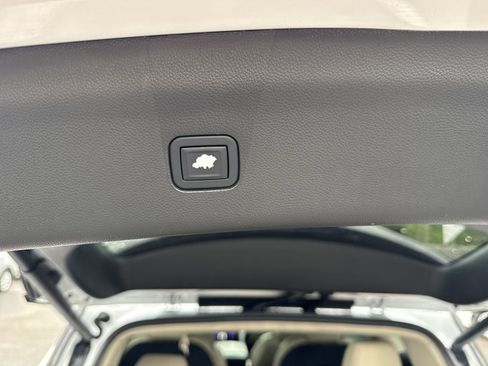 Used 2020 Buick Enclave Essence FWD image 31