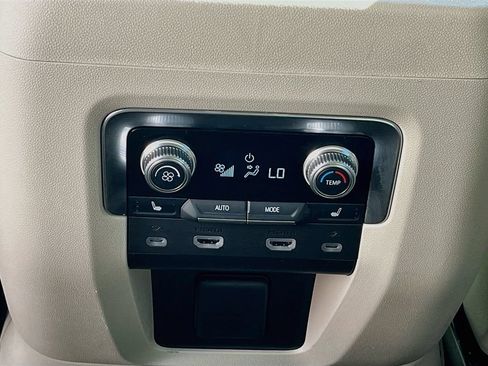 Used 2024 GMC Yukon Denali w/ Advanced Technology Package AWD/4WD image 28
