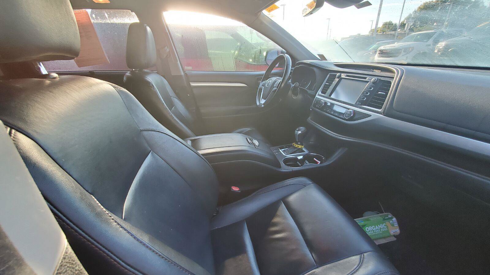 Used 2017 Toyota Highlander XLE FWD image 4