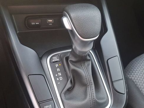 Used 2025 Kia Soul LX w/ LX Technology Package FWD image 14