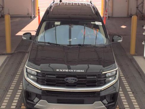 Used 2025 Ford Expedition Max Platinum AWD/4WD image 24