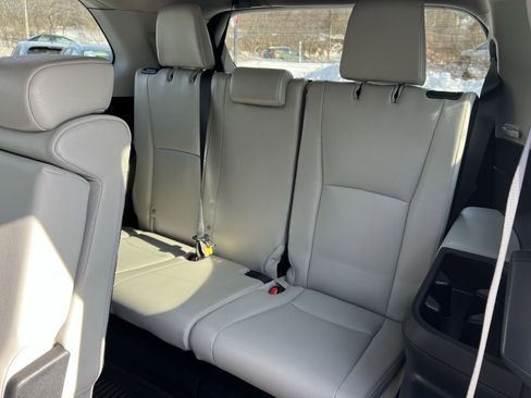 Used 2024 Toyota Grand Highlander Limited image 24