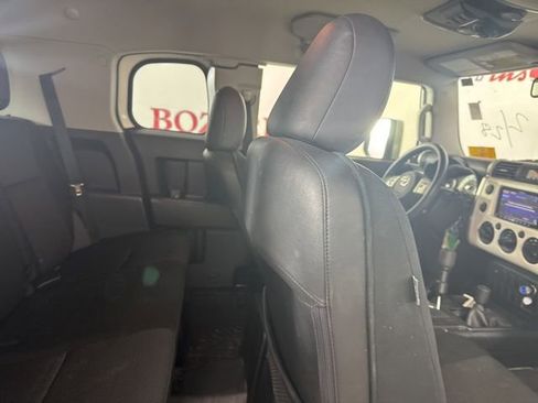 Used 2013 Toyota FJ Cruiser 4WD w/ Convenience Pkg image 18
