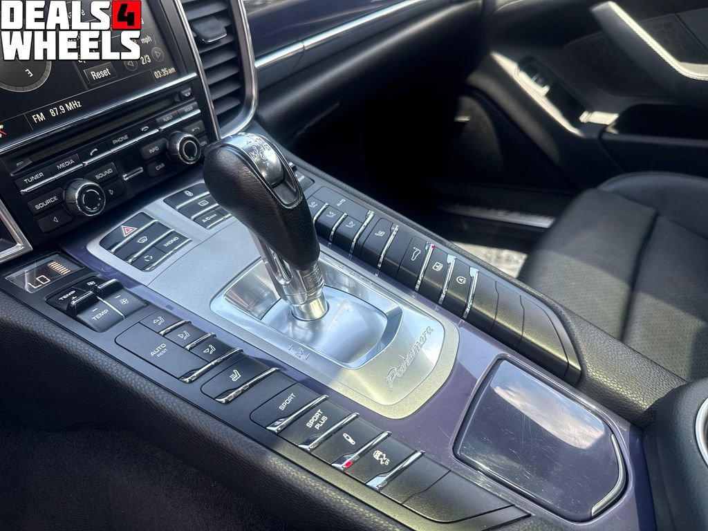 Used 2013 Porsche Panamera 4 Platinum Edition w/ Sport Chrono Pkg AWD/4WD image 27