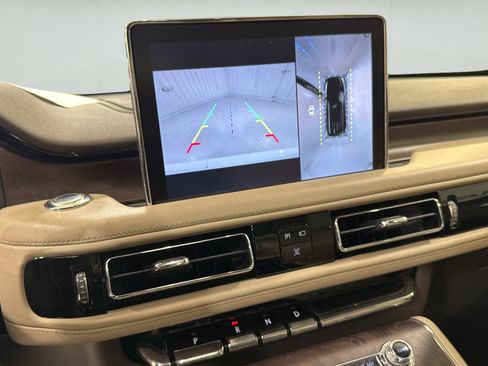 Used 2023 Lincoln Aviator Reserve w/ Class IV Trailer Tow Package RWD image 16