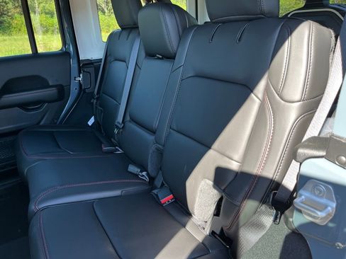 New 2025 Jeep Wrangler Unlimited Rubicon image 32