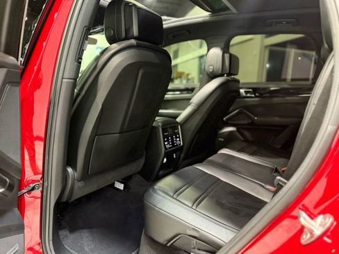 Used 2021 Porsche Cayenne S image 32