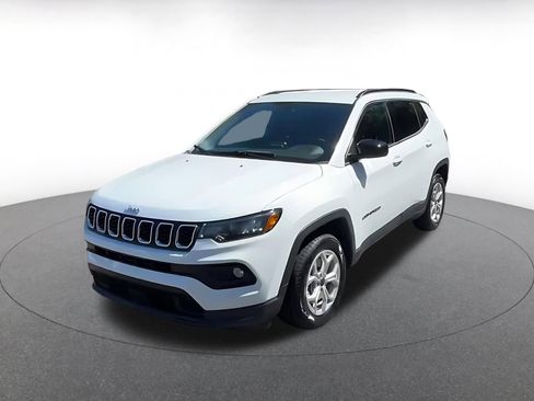 Used 2025 Jeep Compass Latitude image 8