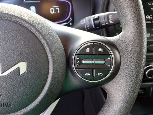 Used 2025 Kia Soul LX w/ LX Technology Package FWD image 23