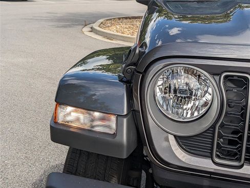 New 2025 Jeep Gladiator Sport image 10