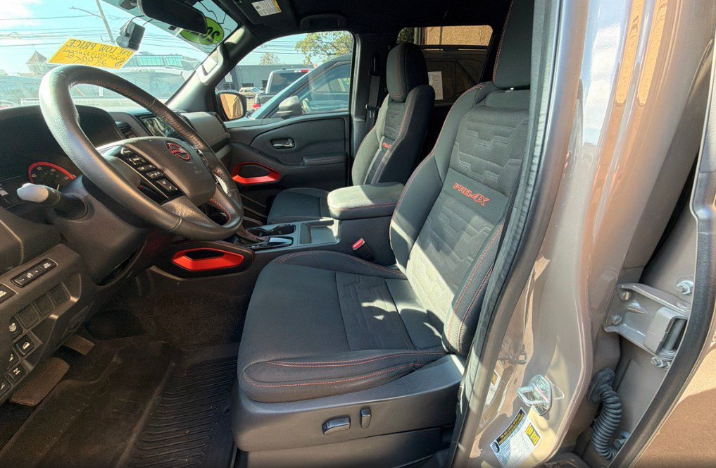 Used 2022 Nissan Frontier PRO-4X w/ Technology Package AWD/4WD image 12