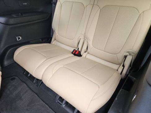 Used 2023 Jeep Grand Cherokee L Limited w/ Luxury Tech Group II RWD image 31