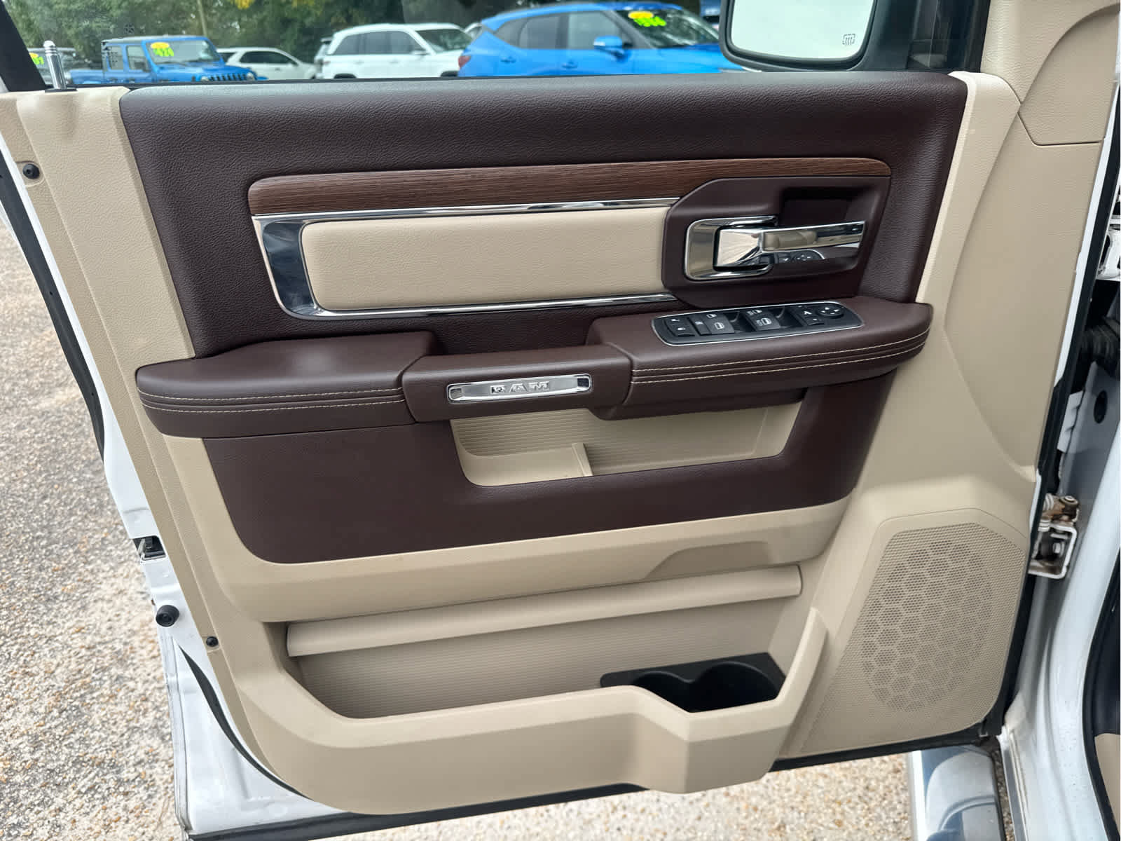 Used 2014 RAM 1500 Laramie w/ Convenience Group AWD/4WD image 24