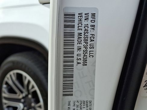 Used 2023 Jeep Wagoneer L Series II image 26