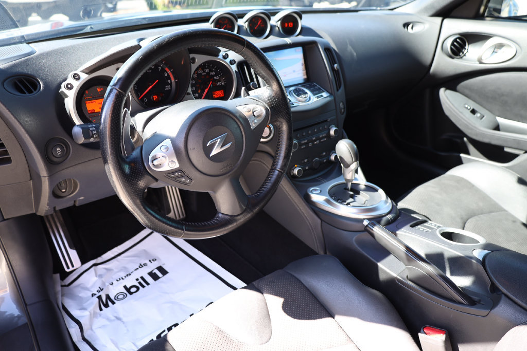 Used 2013 Nissan 370Z Touring RWD image 12