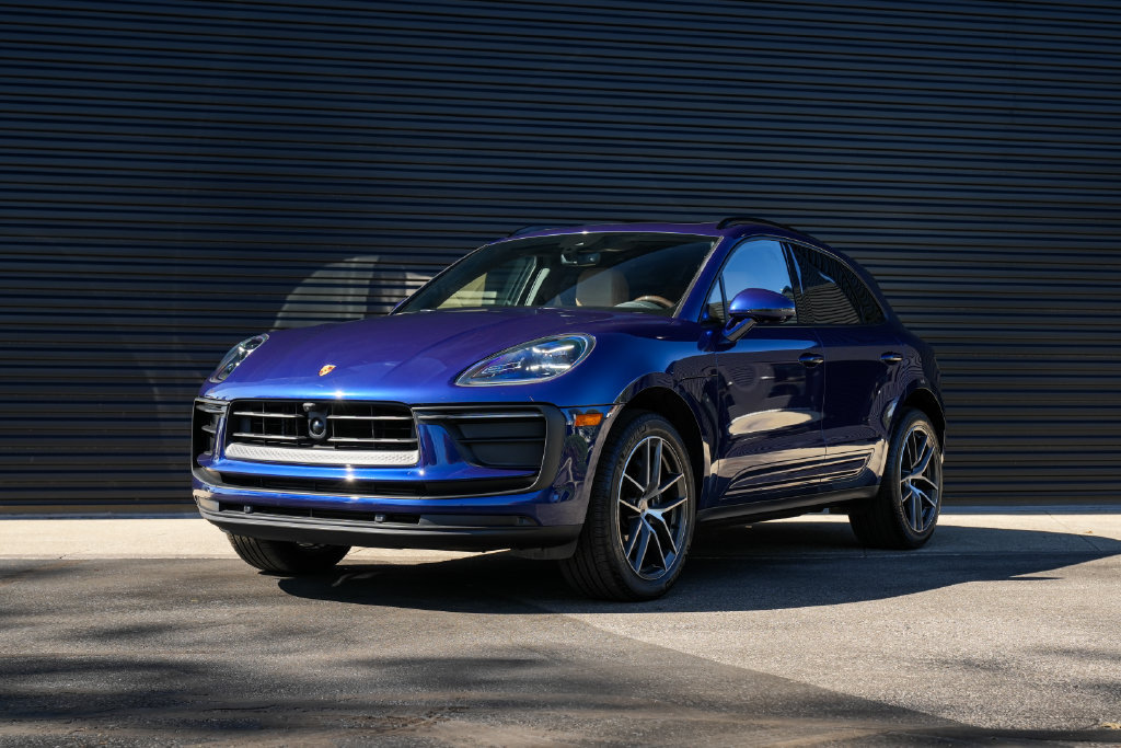 Certified 2026 Porsche Macan AWD/4WD image 1