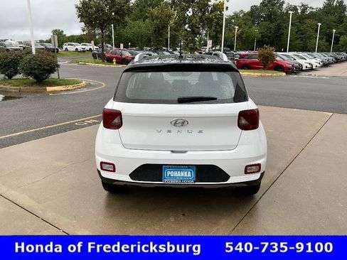 Used 2025 Hyundai Venue Limited FWD image 5