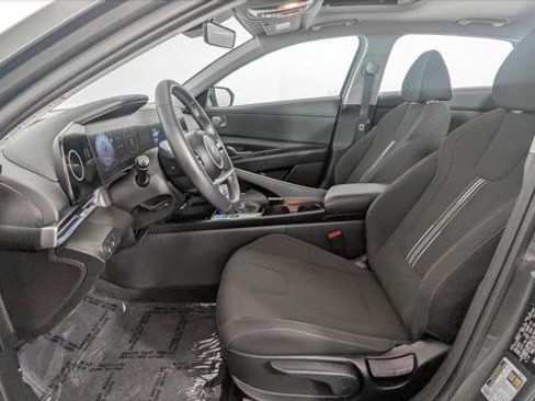 Used 2025 Hyundai Elantra SEL image 14