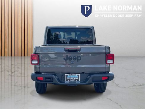 New 2025 Jeep Gladiator Sport image 8