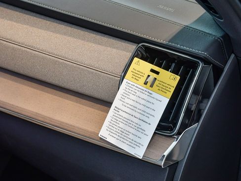 Used 2025 Volvo XC90 B5 Plus w/ Protection Package Premier image 20