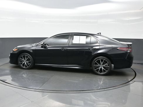 Used 2024 Toyota Camry SE FWD image 3