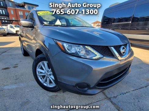 Used 2017 Nissan Rogue Sport SV image 1