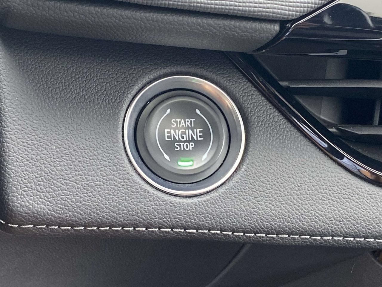 Used 2025 Buick Enclave Avenir w/ Super Cruise Package FWD image 26