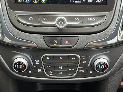 Used 2023 Chevrolet Equinox RS w/ RS Leather Package AWD/4WD image 30