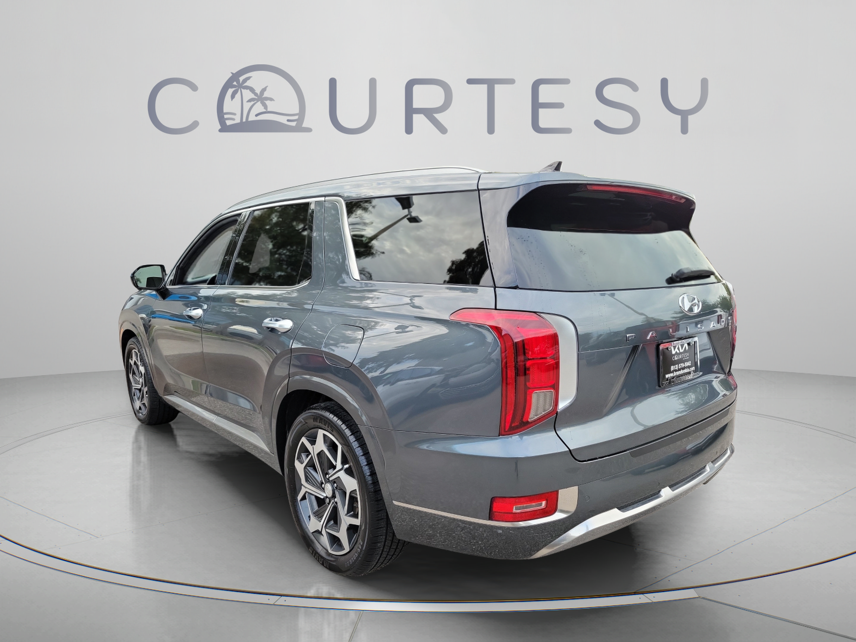 Used 2022 Hyundai Palisade Calligraphy FWD image 2