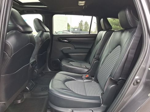 Used 2023 Toyota Highlander XSE AWD/4WD image 14