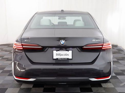 New 2026 BMW 530i xDrive w/ Premium Package AWD/4WD image 17