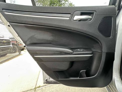 Used 2022 Chrysler 300 S RWD image 40