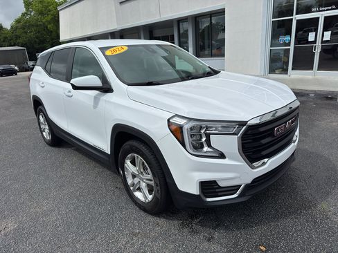 Used 2024 GMC Terrain SLE FWD image 3