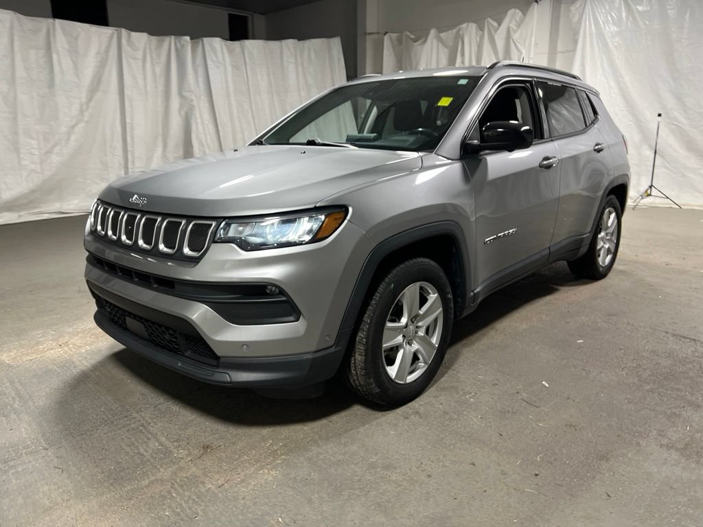 Used 2022 Jeep Compass Latitude w/ Convenience Group FWD image 3