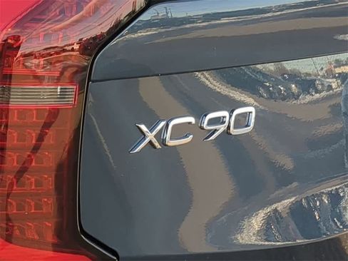 New 2026 Volvo XC90 B6 Plus w/ Protection Package Premier image 12
