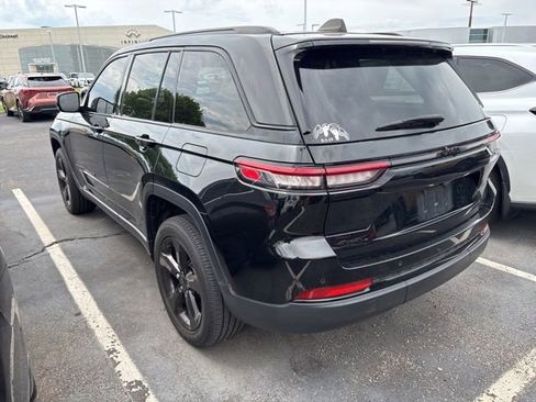 Used 2023 Jeep Grand Cherokee Altitude AWD/4WD image 4