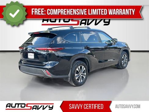 Used 2024 Toyota Highlander XLE image 7