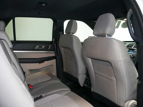 Used 2018 Ford Explorer XLT FWD image 22